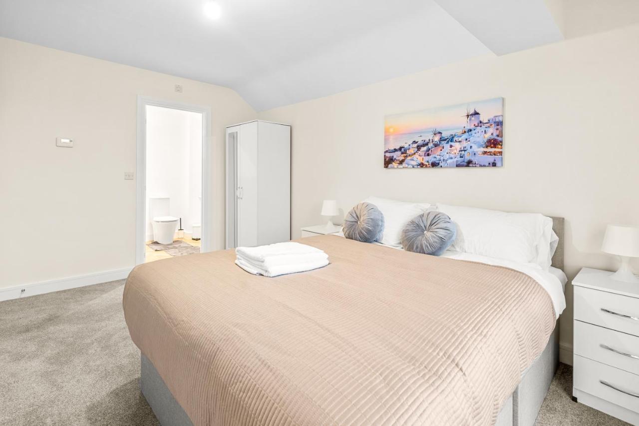Near Royal Hospital, Free Parking *